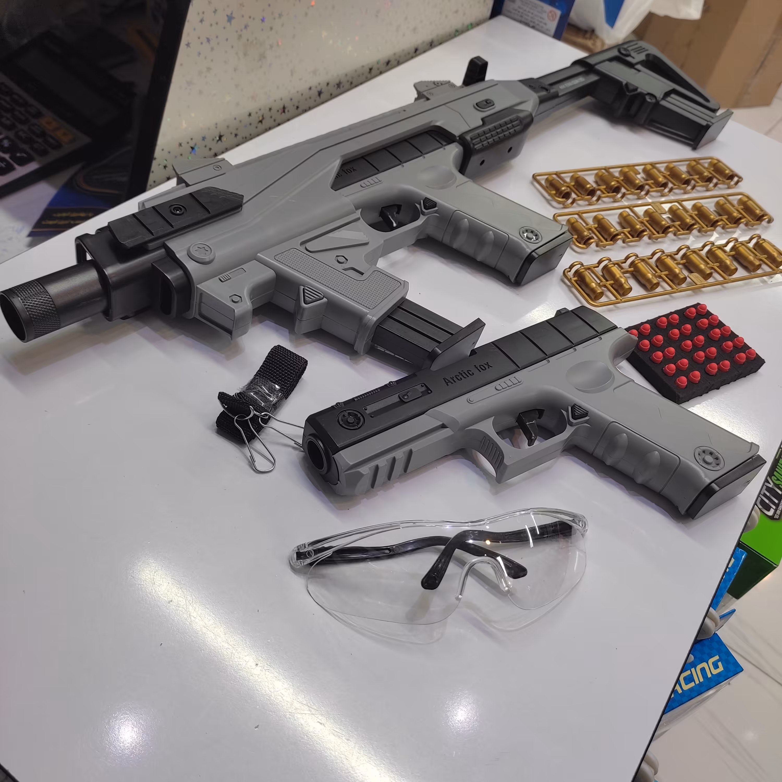 ست تفنگ کلت پوکه پران تیر پرتابی به همراه اسلحه قرار گیری کلت