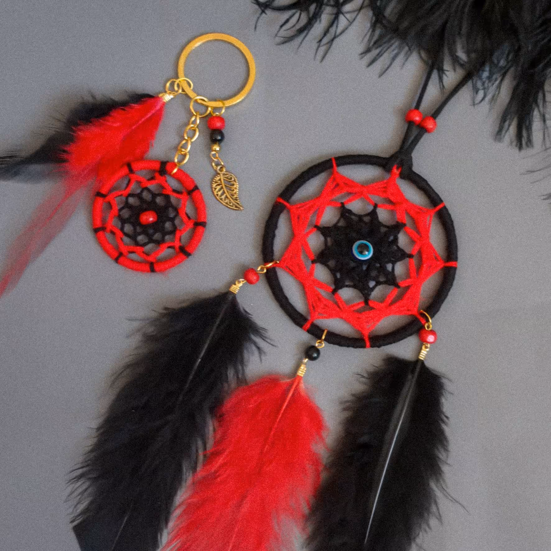 اویز ماشین و جاسوئیچی قرمز مشگی