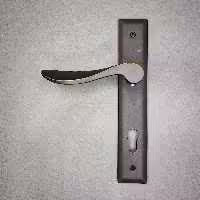 دستگیره درب چوبی 1102 مشکی طلایی سویچی مخصوص درب ورودی