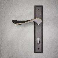 دستگیره درب چوبی 1102 مشکی طلایی سویچی مخصوص درب ورودی