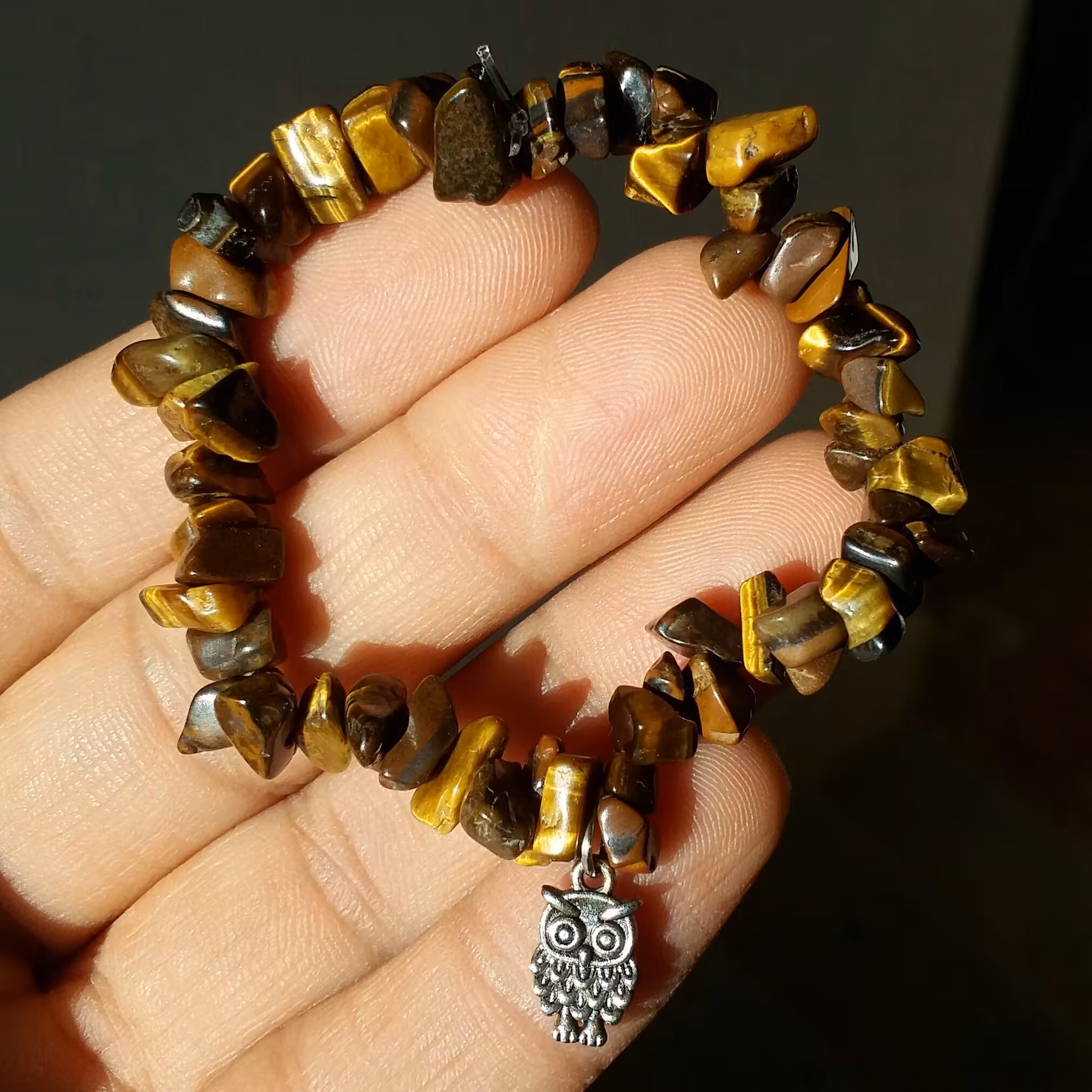 چشم ببر دستبند سنگ چشم ببر با مهره های دفرمه صد درصد طبیعی و با تلالوئی بی نظیر