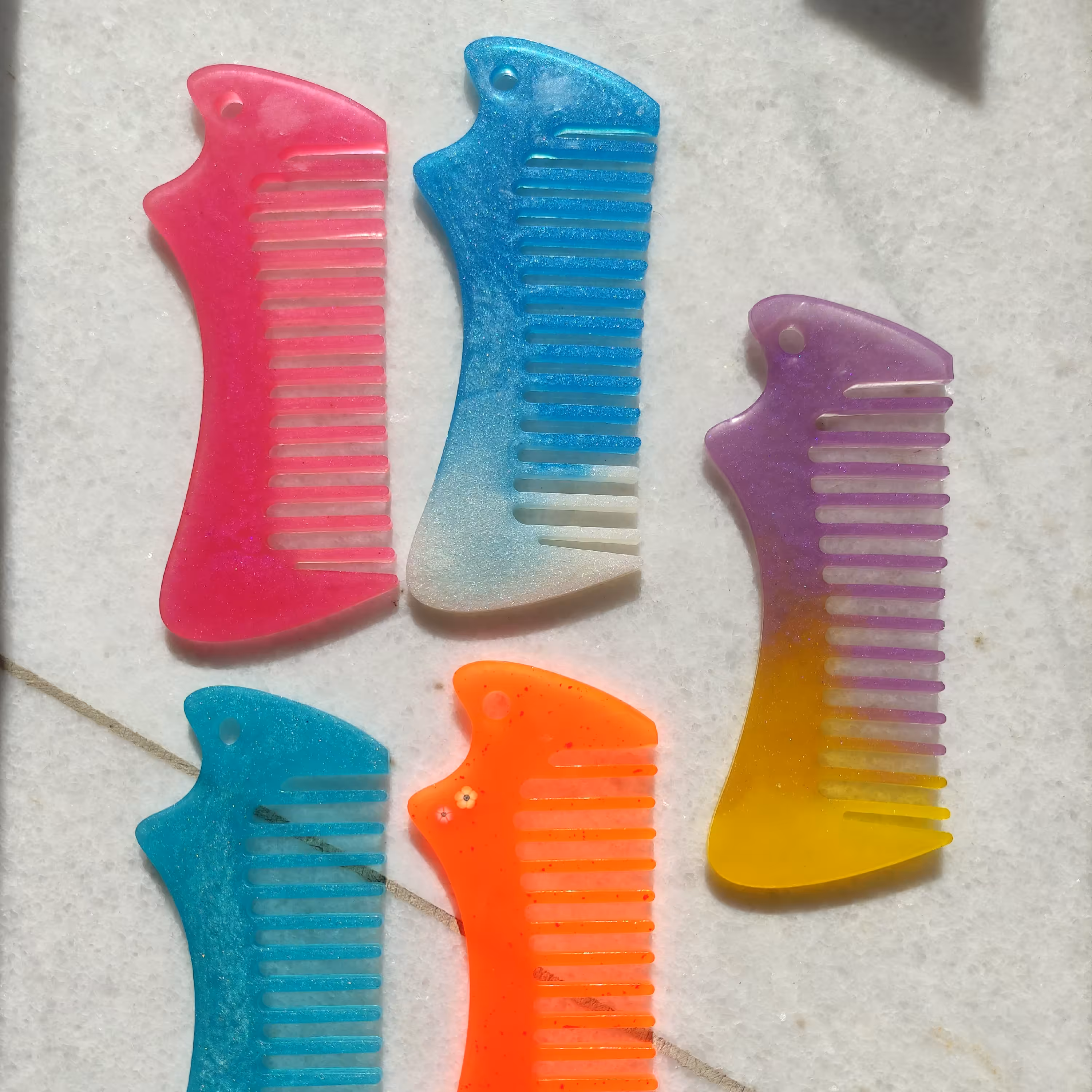 شانه‌ی رزینی رنگی