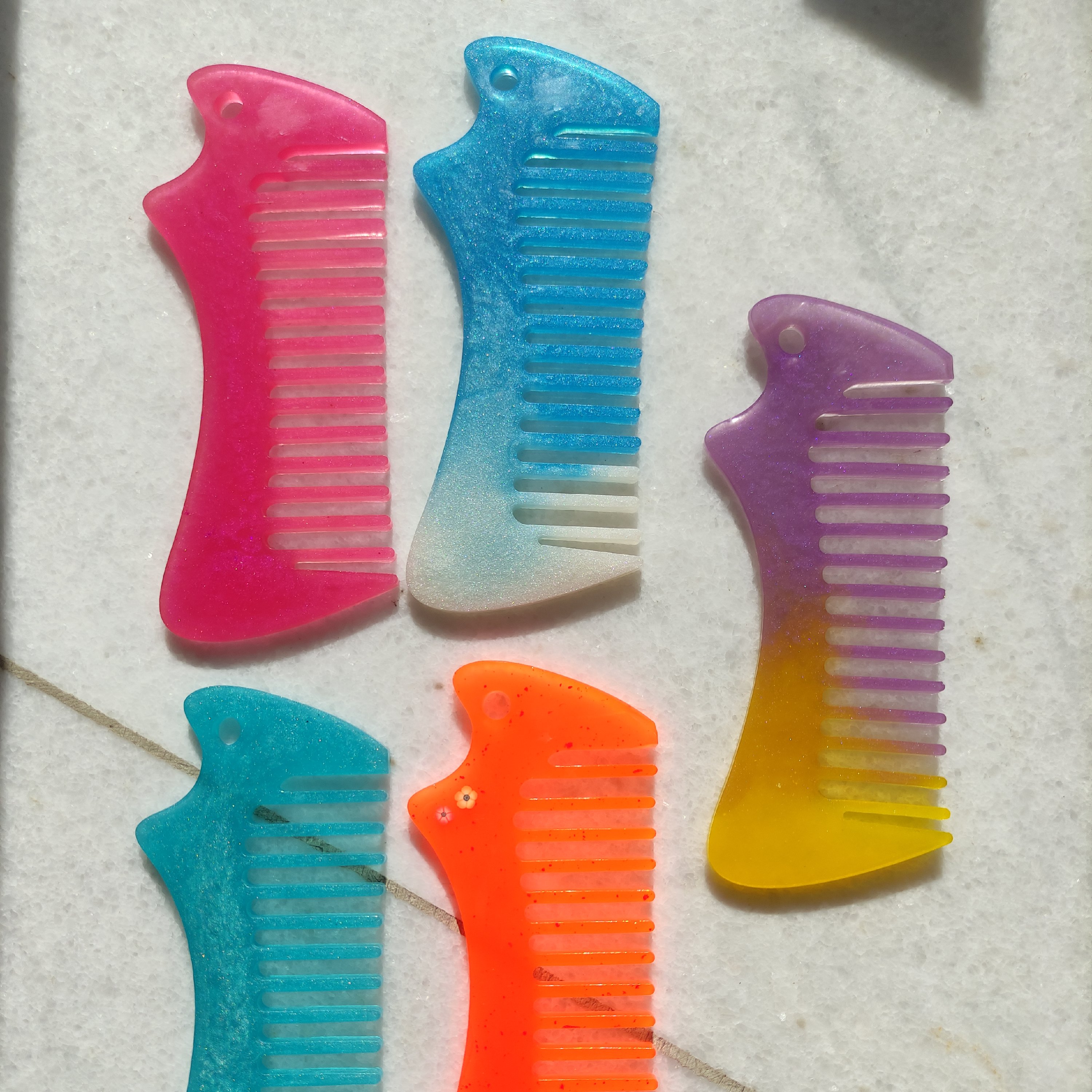 شانه‌ی رزینی رنگی