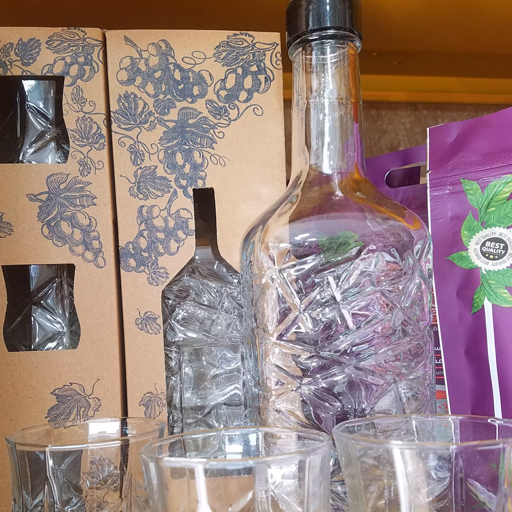 بطری همراه 3عدد لیوان طرح یخ.برند کاوه