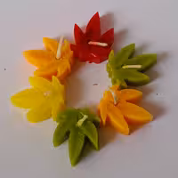 شمع  تزئینی دستساز مدل برگی  پاییزی40 عددی گالری زیبا (در چهار رنگ سبز،زرد،نارنجی،قرمز)