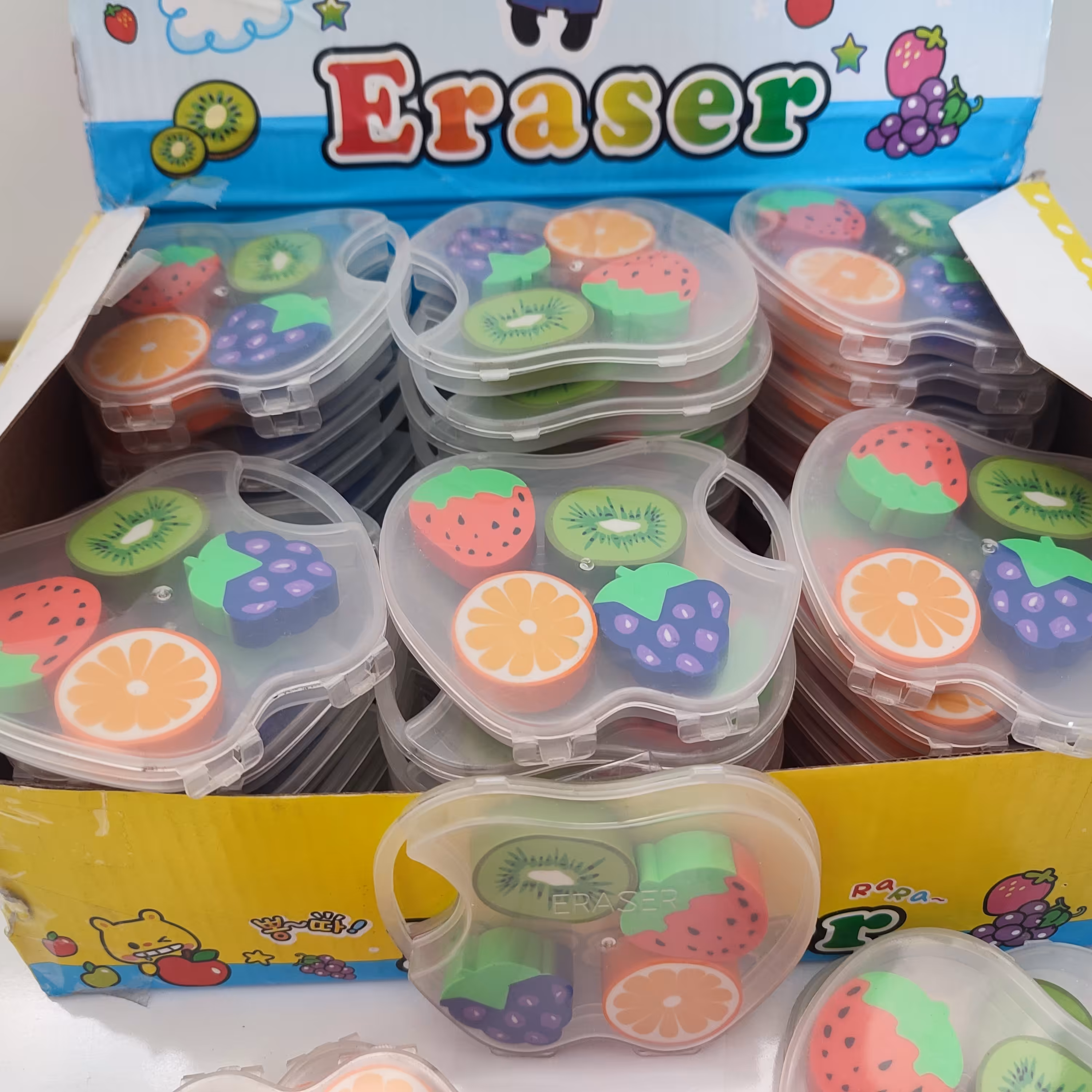 پاکن فانتزی بسته پلاستیکی میوه ای هر بسته شامل چهار عدد پاک کن 