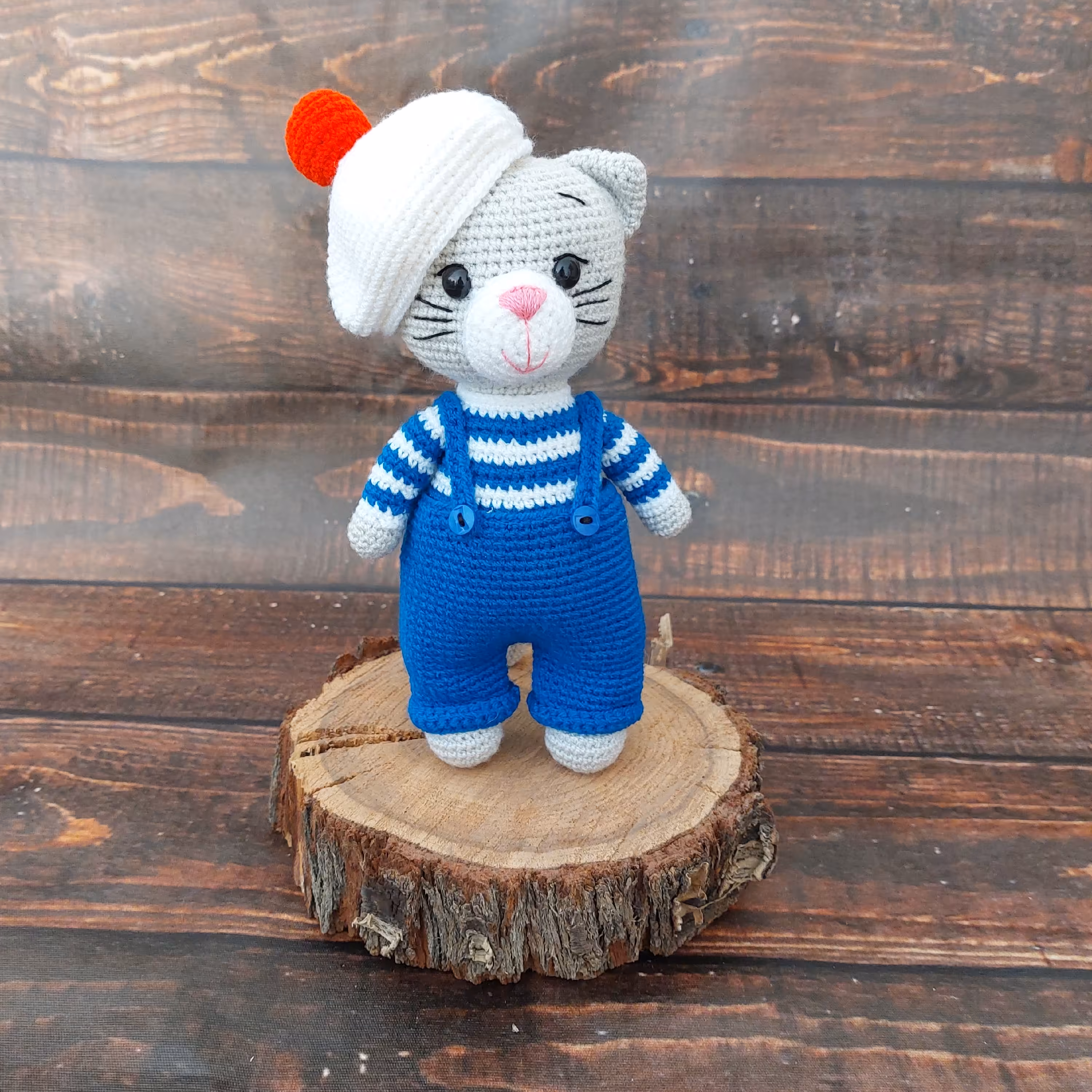 عروسک بافتنی گربه ، قد تقریبی 24 سانتی متر بافته شده با کاموای ایرانی