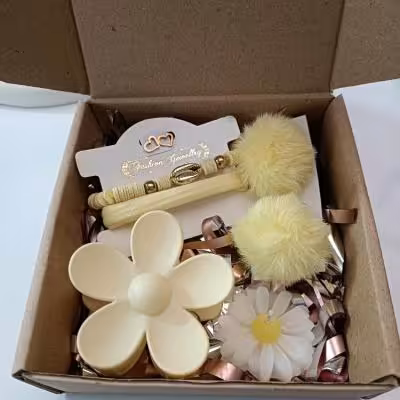 پک‌ اقتصادی هدیه دخترانه و زنانه زرد رنگ