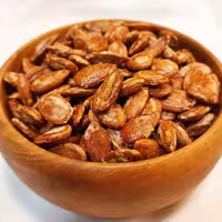 تخمه جابانی شور درجه یک برشته در بسته های 500 گرمی