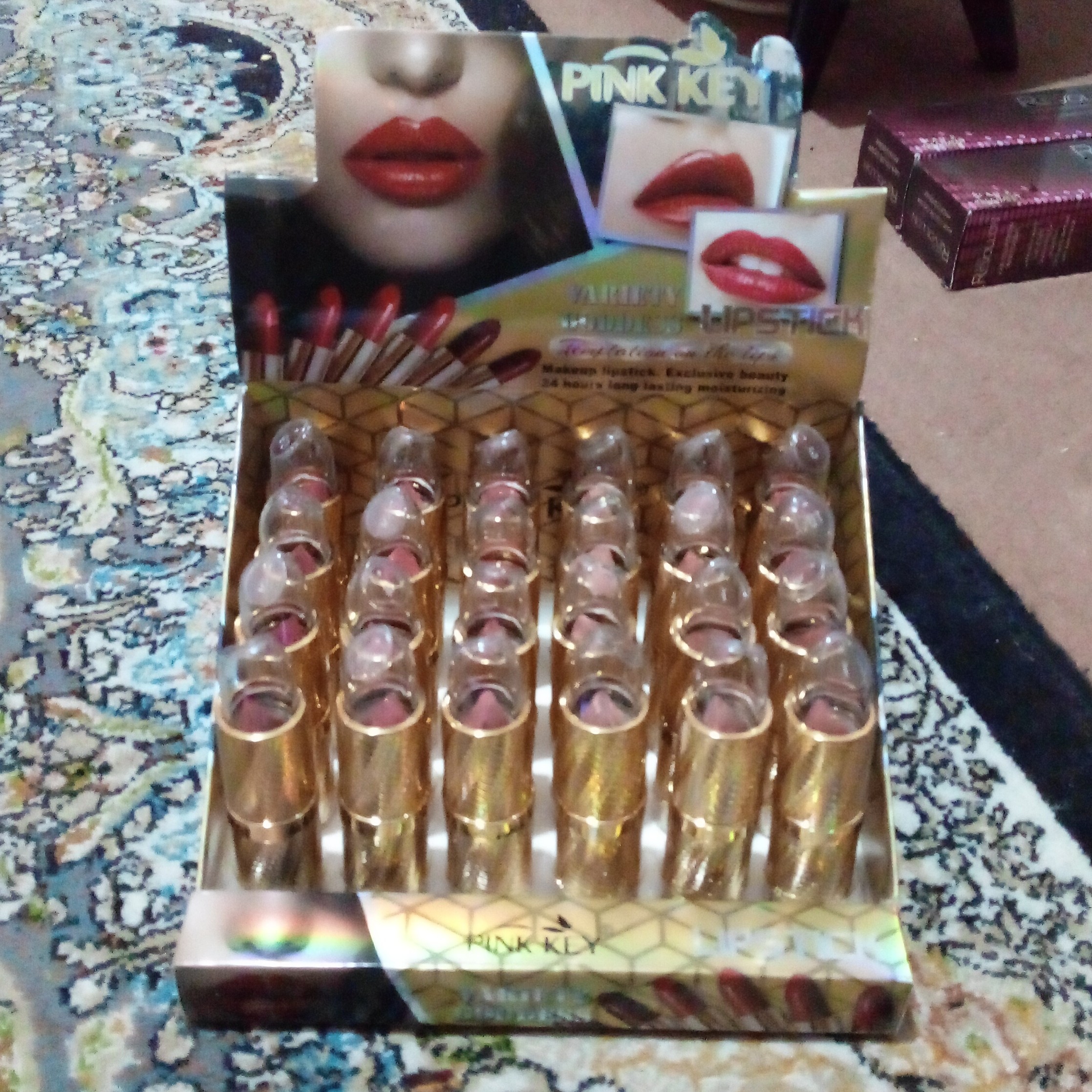 رژ لب معطر با بسته بندی شیک