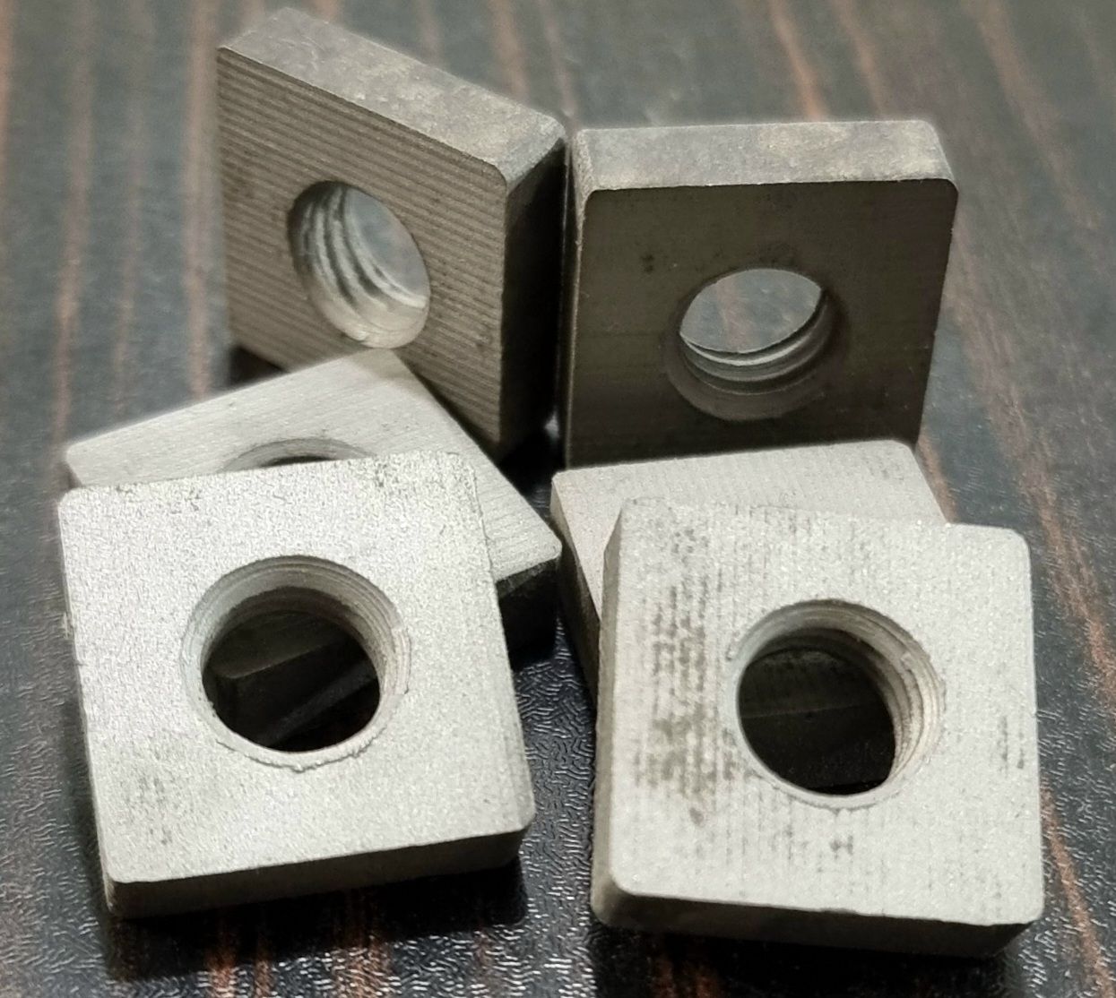 مهره M10 20*20*5 فنر زن تشک