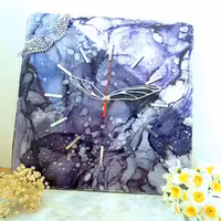 ساعت رزینی شیک و فانتزی  سایز  35   تم بنفش   با موتور آرامگرد عالی