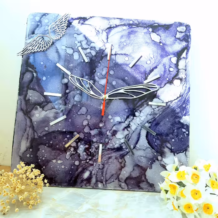 ساعت رزینی شیک و فانتزی  سایز  35   تم بنفش   با موتور آرامگرد عالی