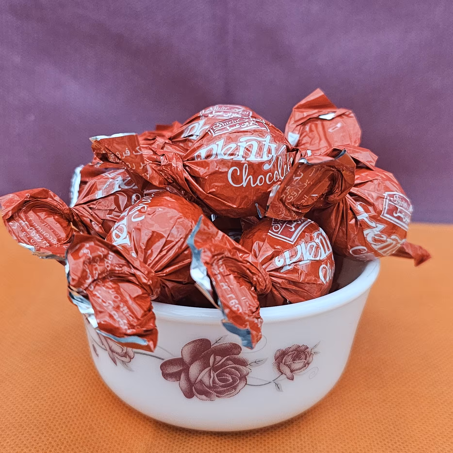 شکلات پلنتی مغزدار فندقی قرمز شیرین عسل(500گرمی)