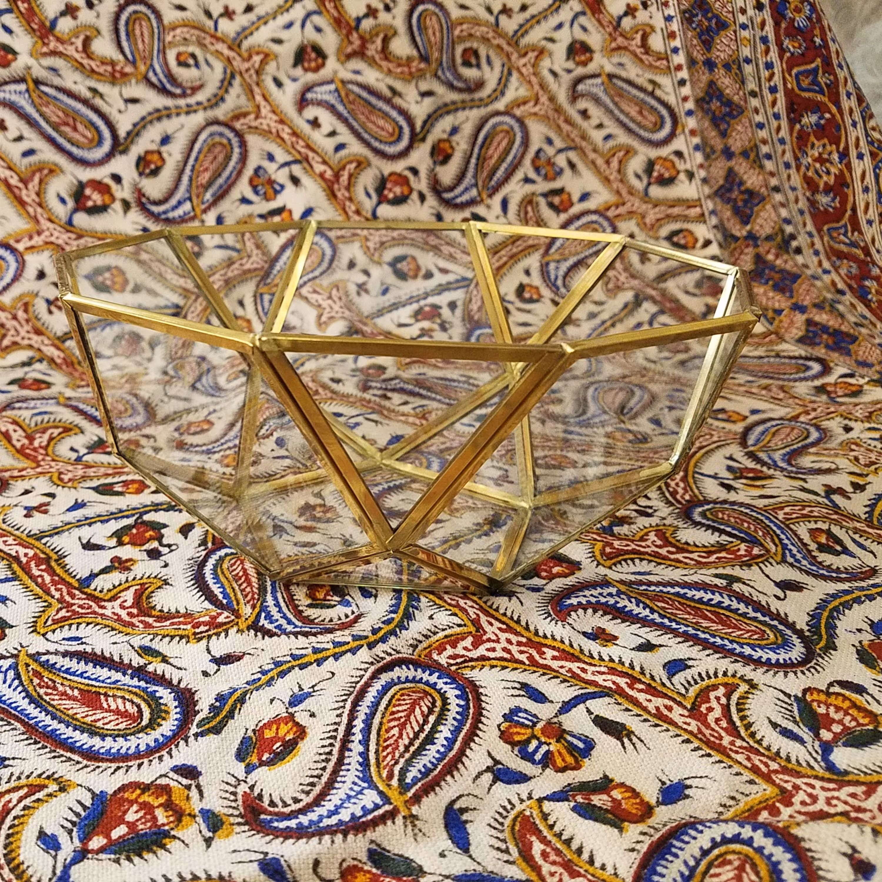 کاسه اجیل و میوه.