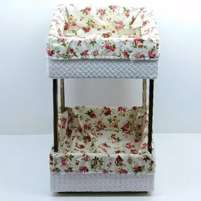 جا سیب زمینی و جا پیازی دو طبقه چرمی بدنه چوبی محکم   دارای پارچه های شیک گلدار در چند طرح   دارای دو رنگ سفید و قهوه ای