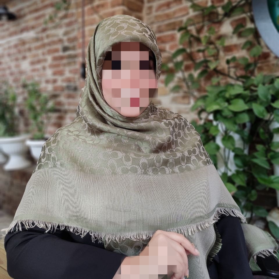 روسری نخ ابریشم ژاکارد دو رو لمه دار 
با قواره 140