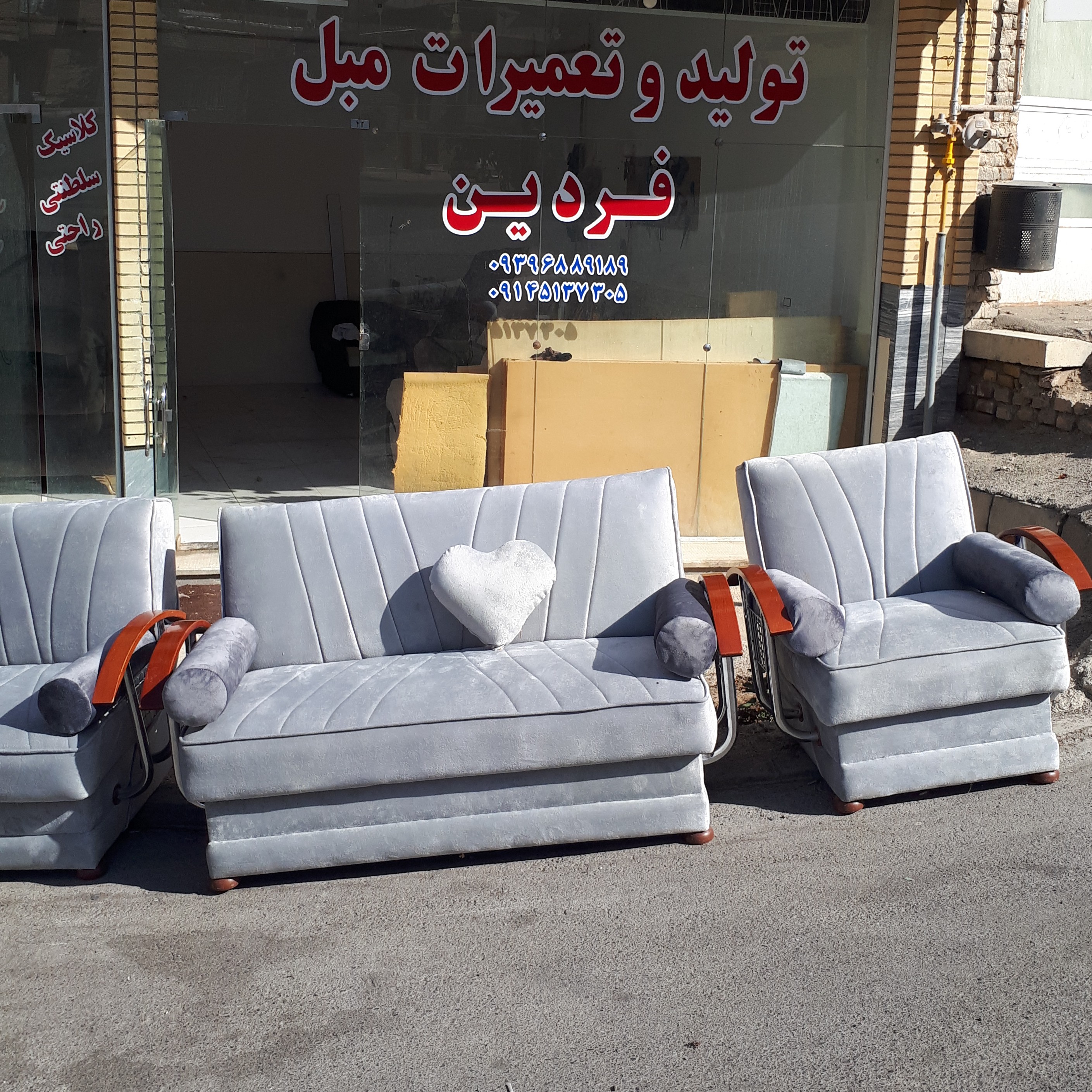 مبل تخت خواب شو اسکلت فلز و چوب فنر لول ابر درجه یک و پارچه خوب