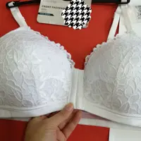 سوتین از برند تی یو TU انگلیس سایز 40E معادل 90E برای 38G هم مناسبه سفید جنس عالی و بسیار باکیفیت