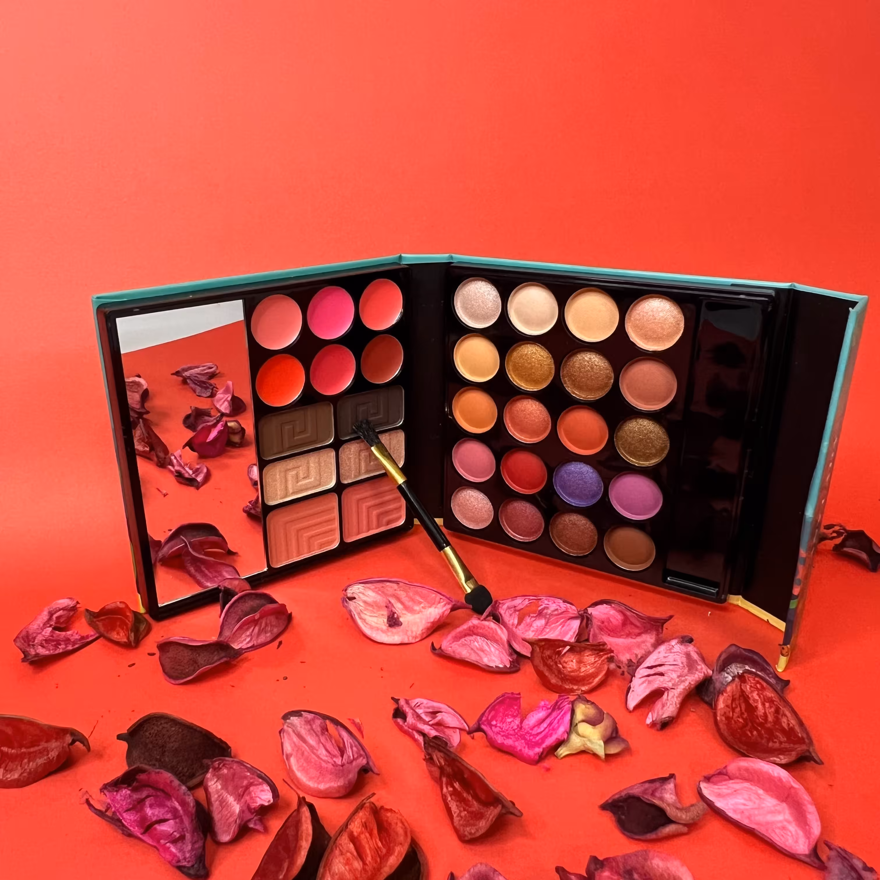 پالت 32 تایی سایه و رژگونه و هایلایتر به همراه رژلب انی لیدی