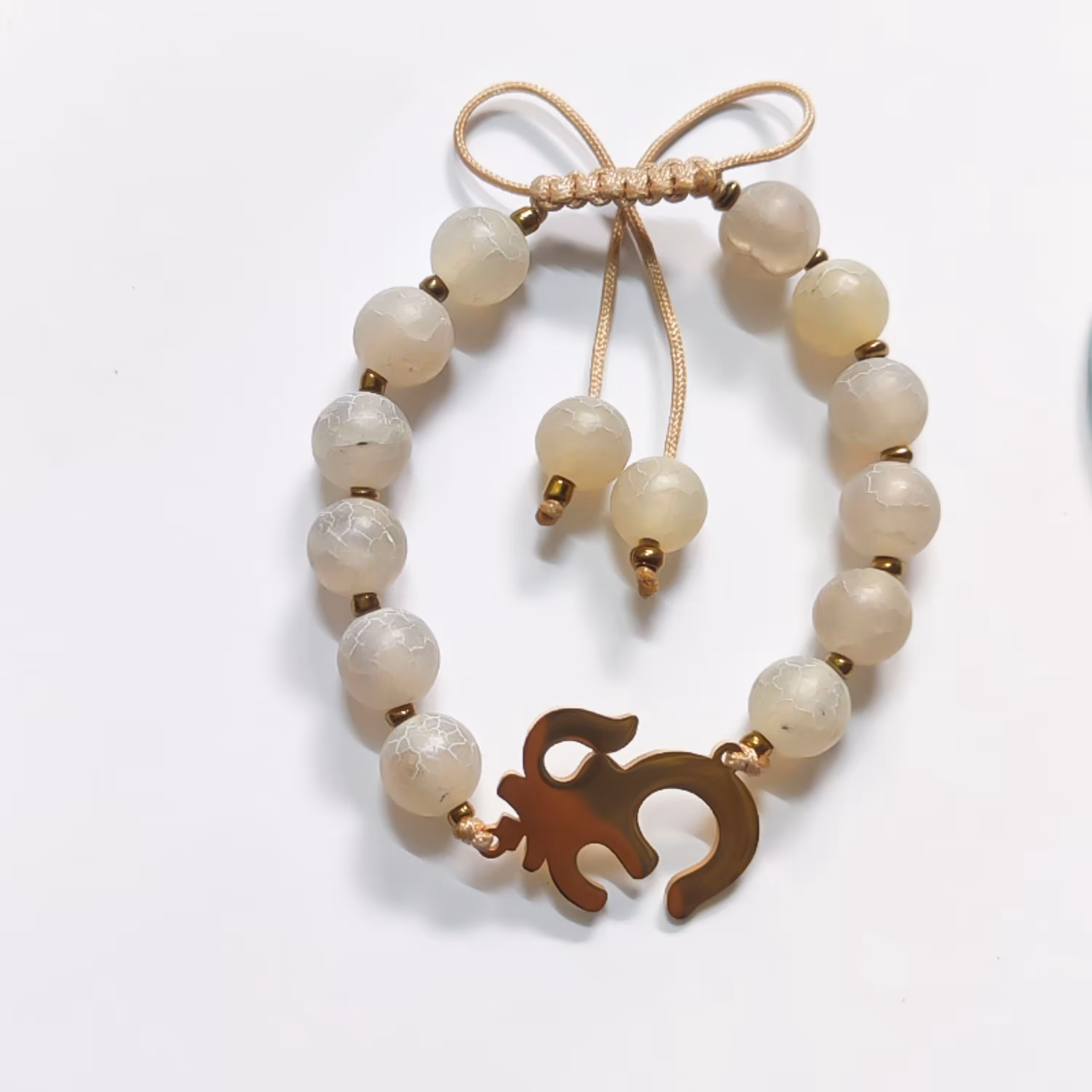 دستبند مانترای ام با پلاک استیل رنگ ثابت و سنگ عقیق برزیلی مناسب یوگا و هدیه 