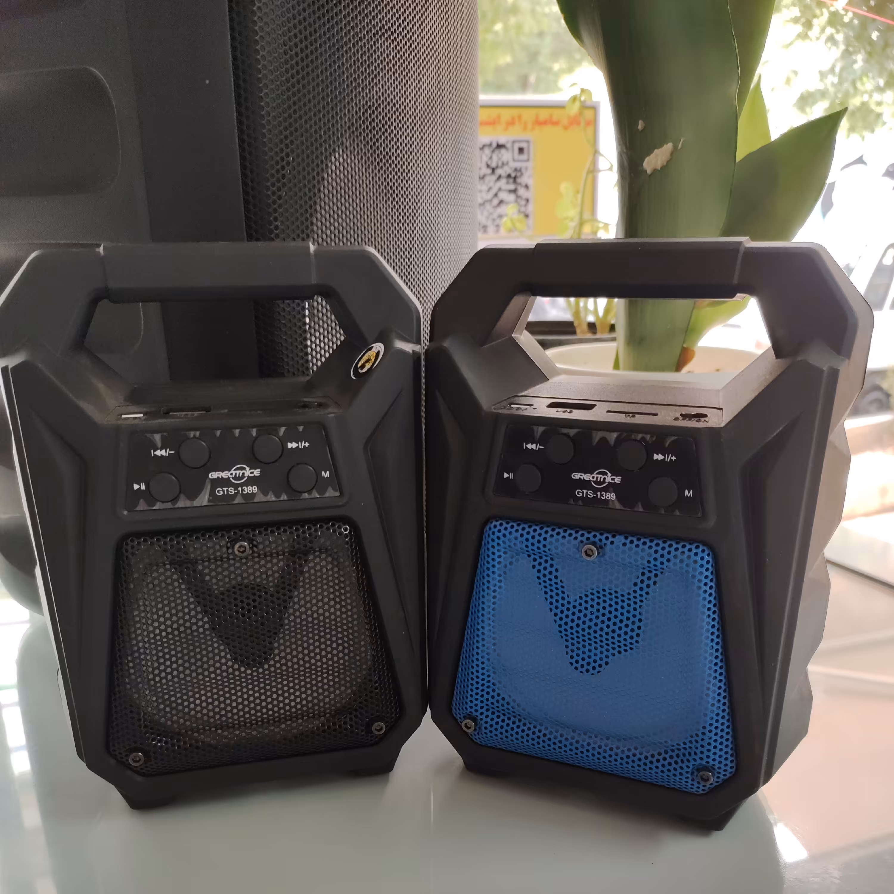 اسپیکر بلوتوث  Gts1389 سایز متوسط دارای رنگبندی مشکی و آبی