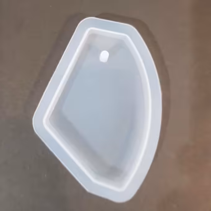 قالب سوراخدار بزرگ مدل مثلث دفرمه