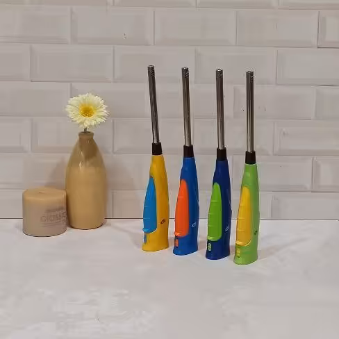 فندک  لوله ای بلند مخزن دار قفل کودک دارای 4 رنگبندی قابلیت شارژ مجدد کد212مقاوم