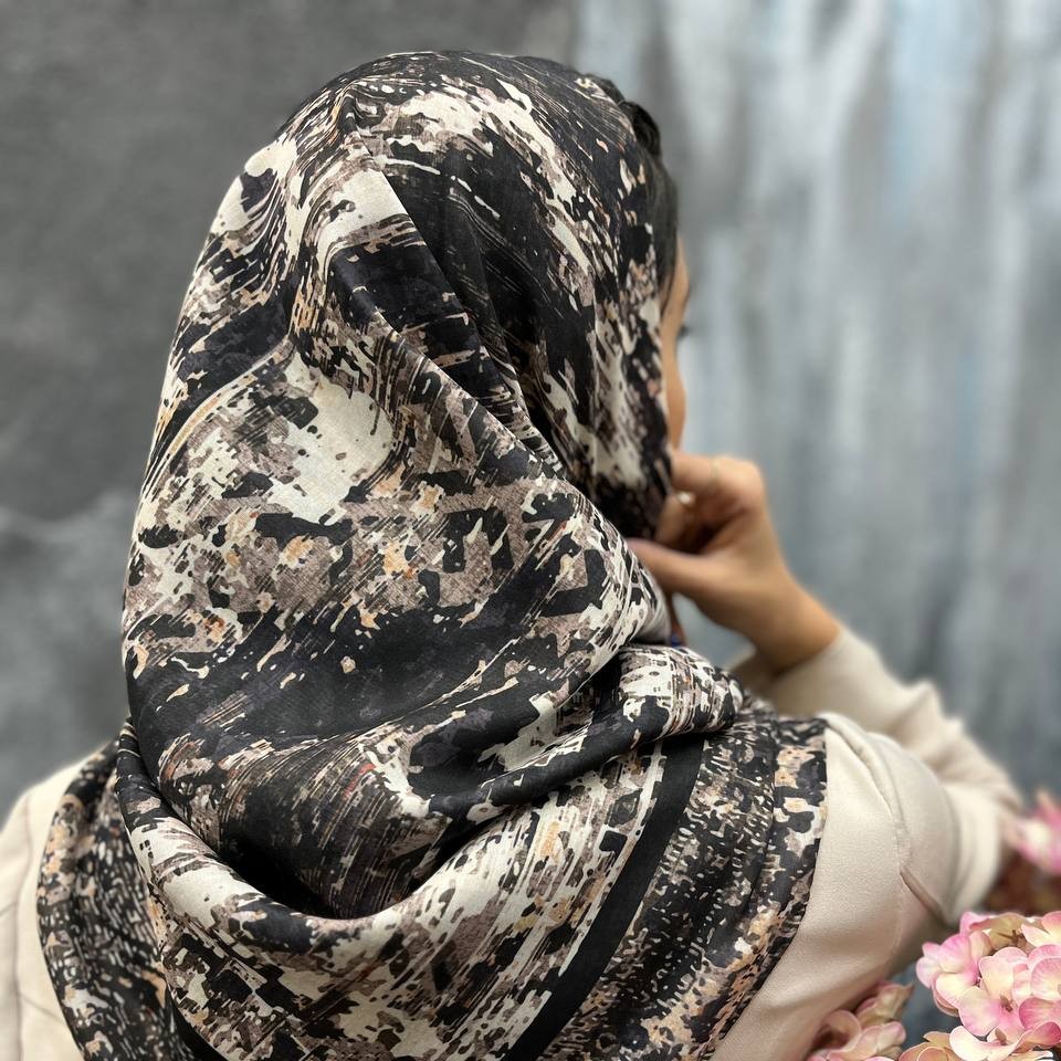 روسری سوپر نخ
قواره 120
دور دست دوز
اصلا لیز نیست
چروک نمیشه
خنک و سبک مناسب تابستان