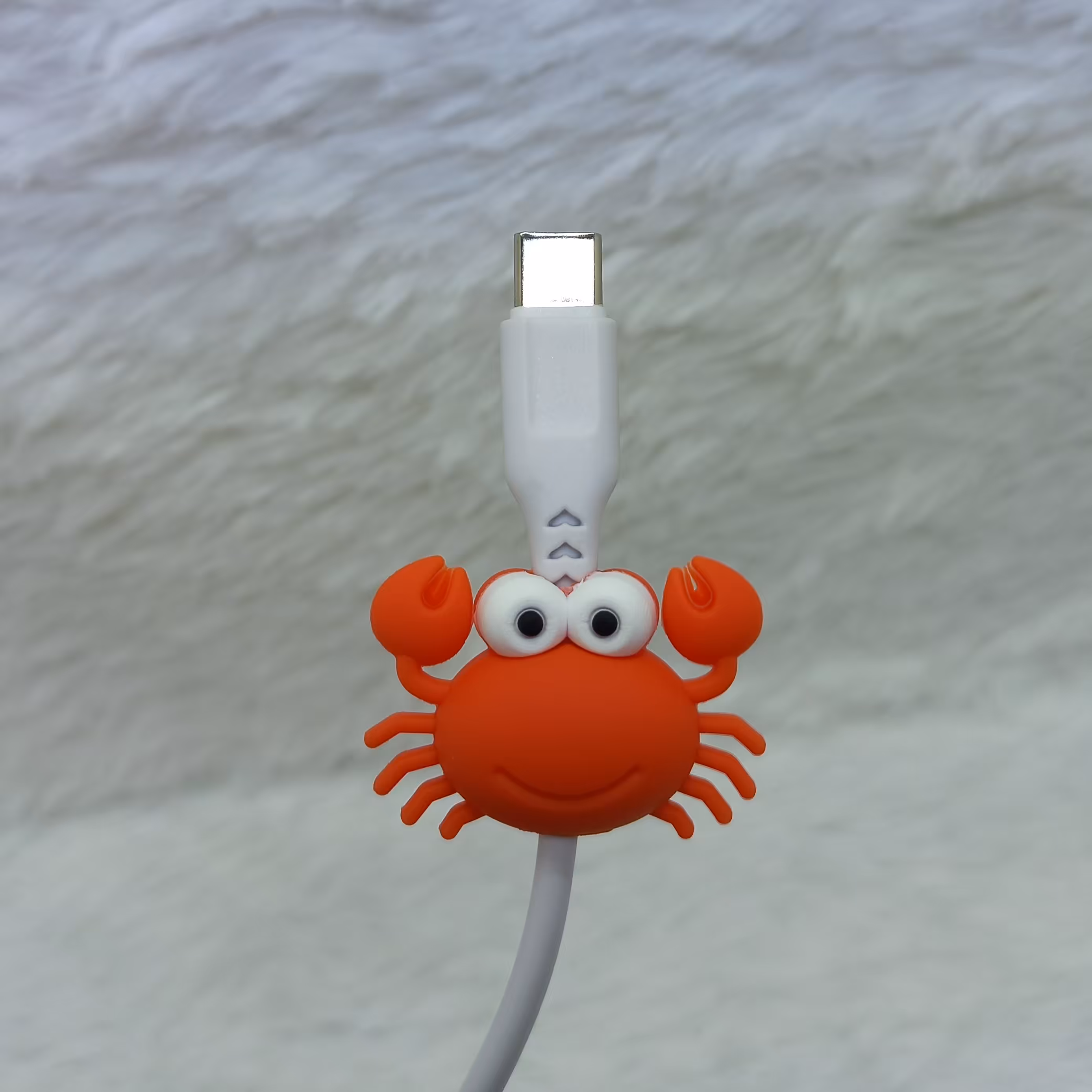 محافظ کابل شارژ عروسکی طرح خرچنگ