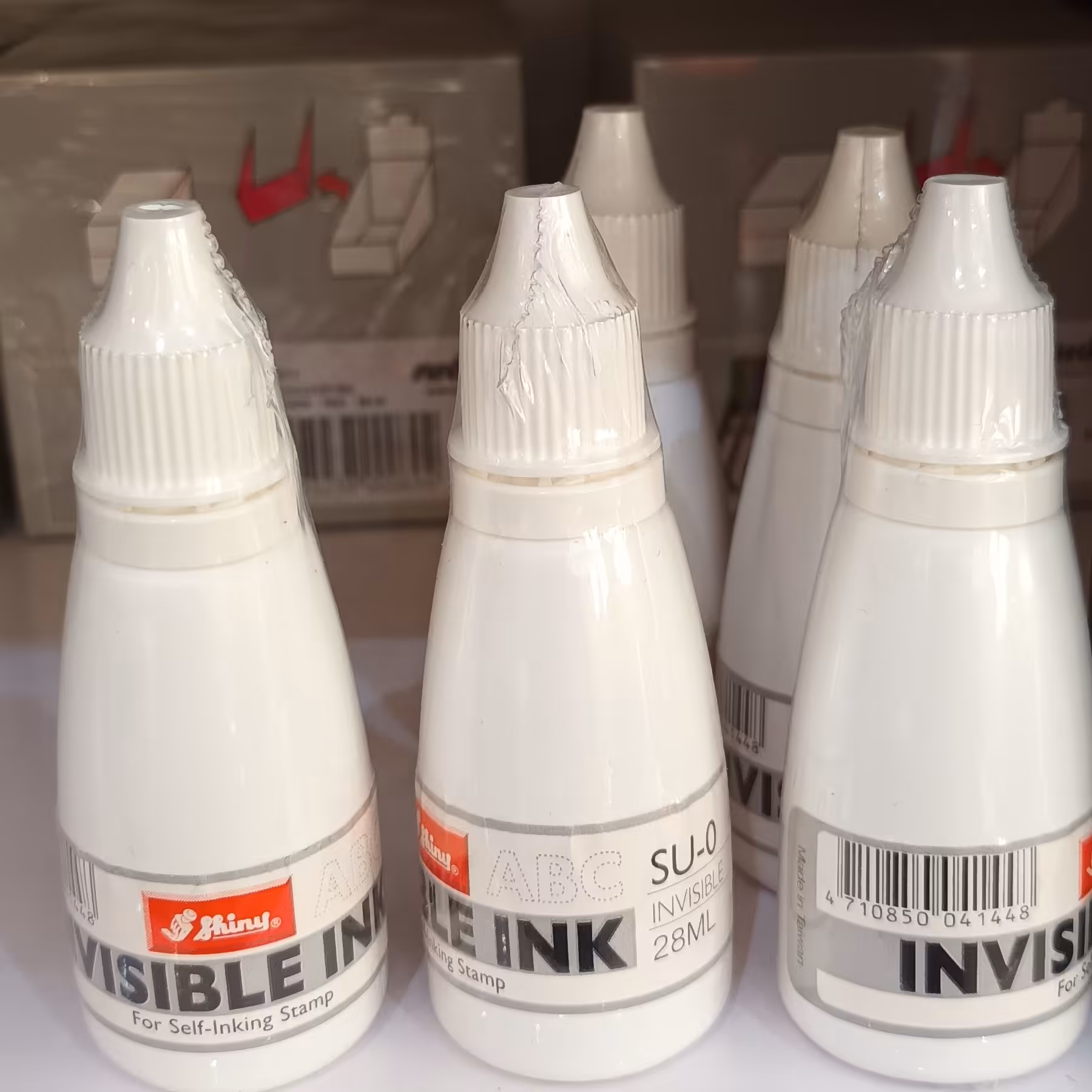 جوهر نامرئی مهر قابل رویت در زیر اشعه یووی برند شاینی