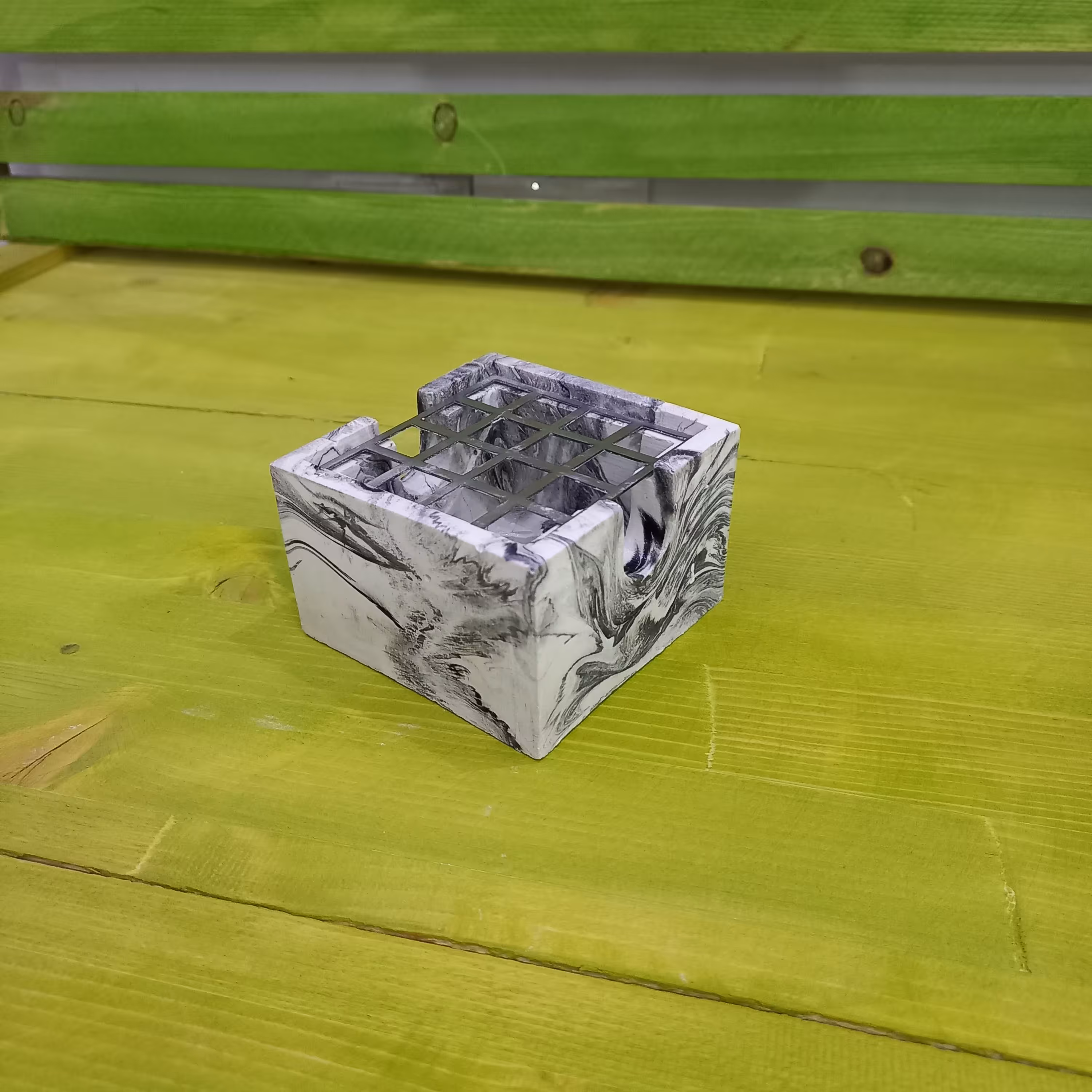 وارمر قوری بتنی
بدنه تزئین شده با طرح ماربل (سنگی)