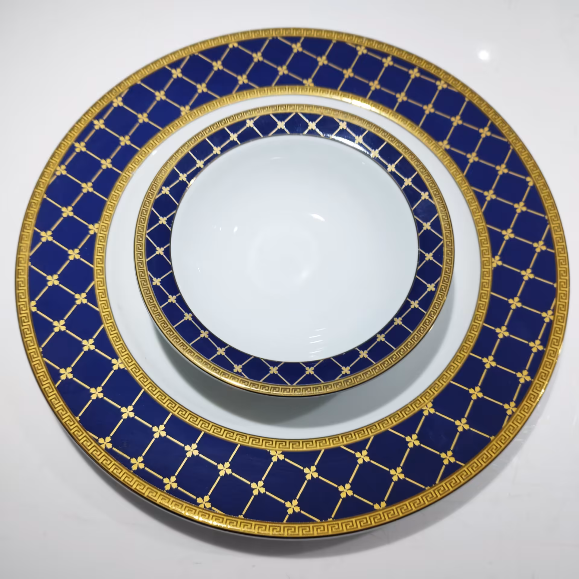 سرویس چینی زرین هلیا (درجه یک) سرویس غذاخوری 28 پارچه 6 نفره - ارسال بصورت پس کرایه