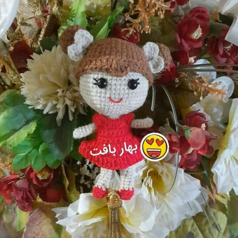 دختر کوچولو بافتنی لباس قرمز
