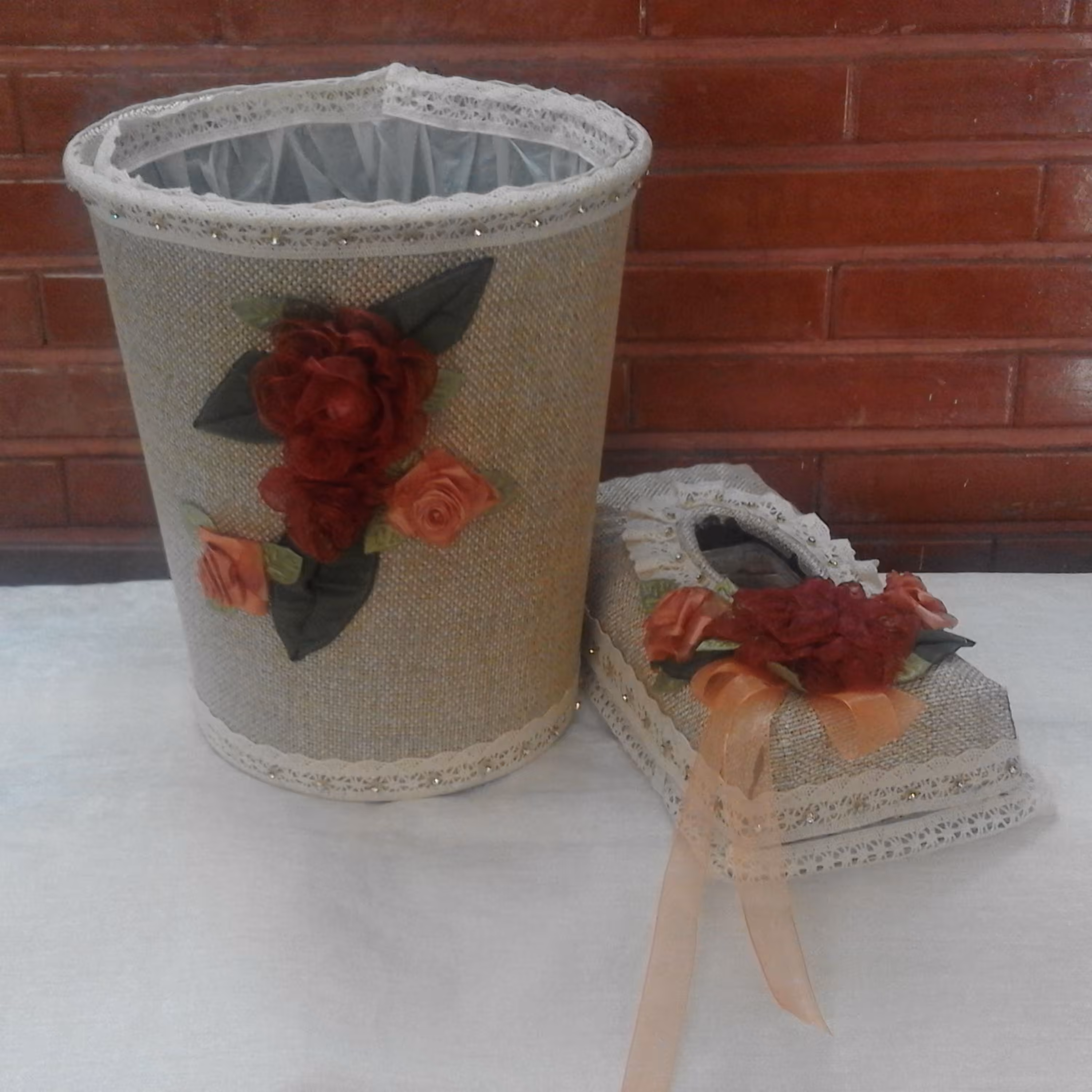 سطل و جا دستمالی روبان دوزی شده