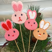 شمع موم عسل خرگوش نماد سال 1402 با دسته چوبی تکی