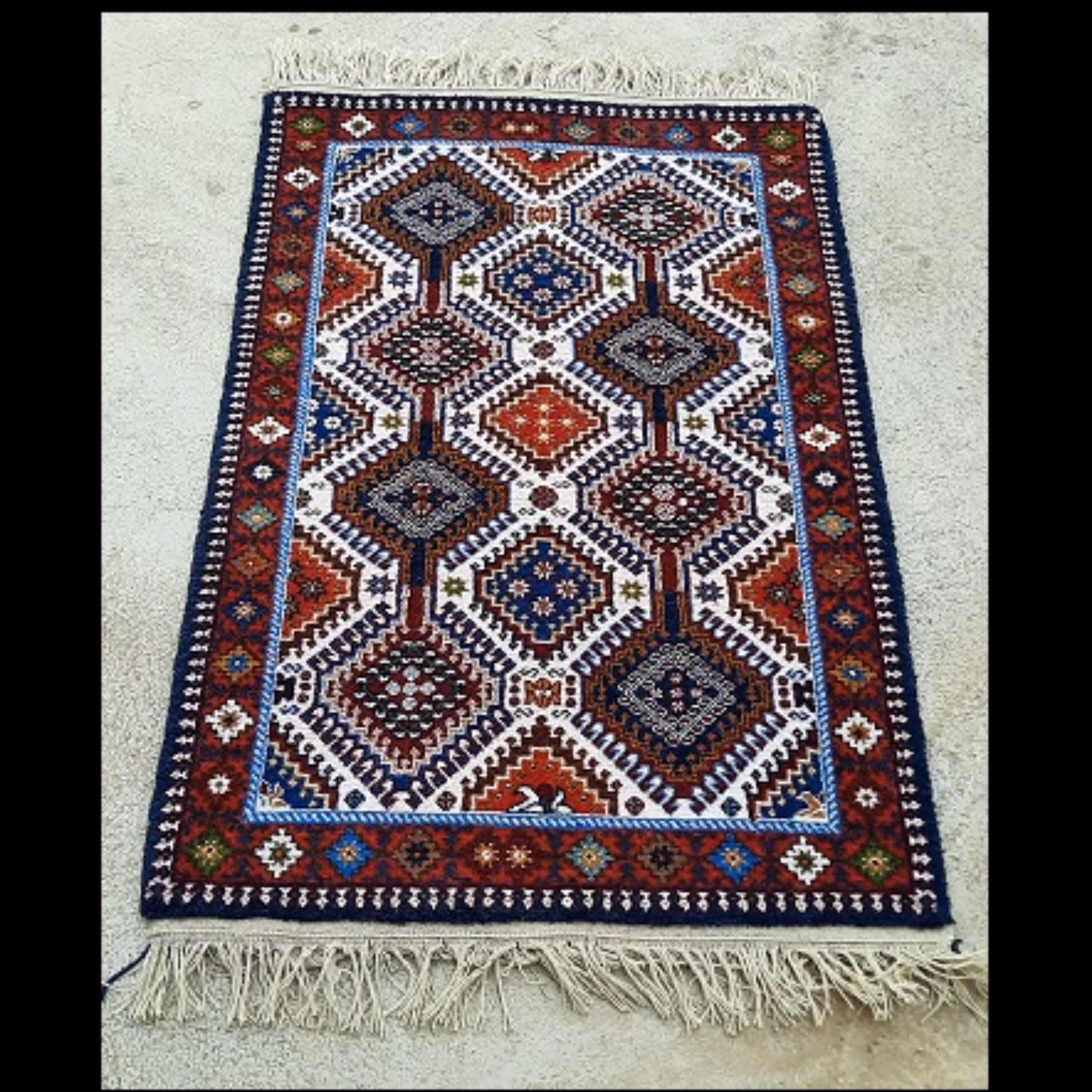 قالی یلمه زمینه سفید