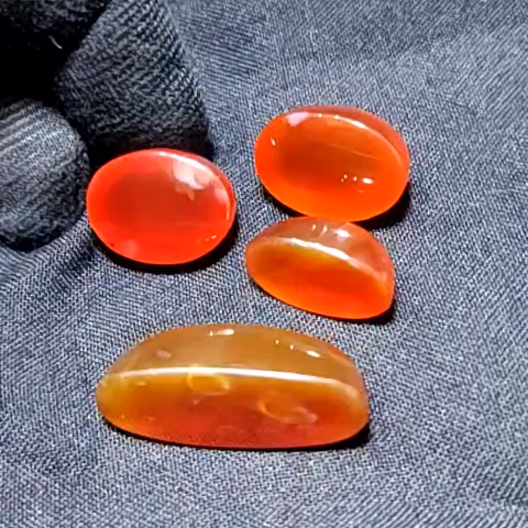 سنگ های عقیق سرخ و آبدار طبیعی.آماده رکاب و حکاکی نیز میباشد