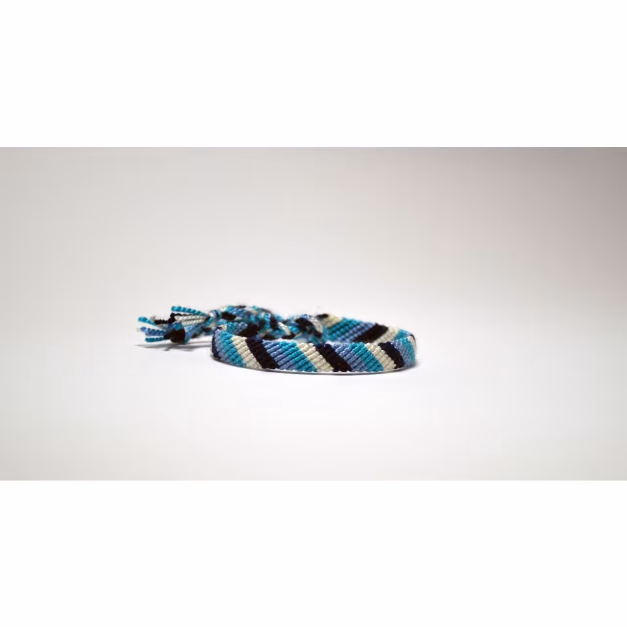 دستبند دوستی بافت طرح کج راه کد BC_3