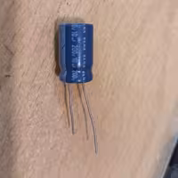 خازن الکترولیت 10 میکرو فاراد 200 ولت پک بسته 30 عددی کد محصول34