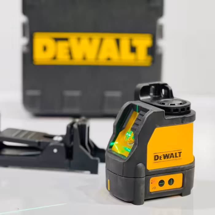 تراز لیزری دیوالت طرح