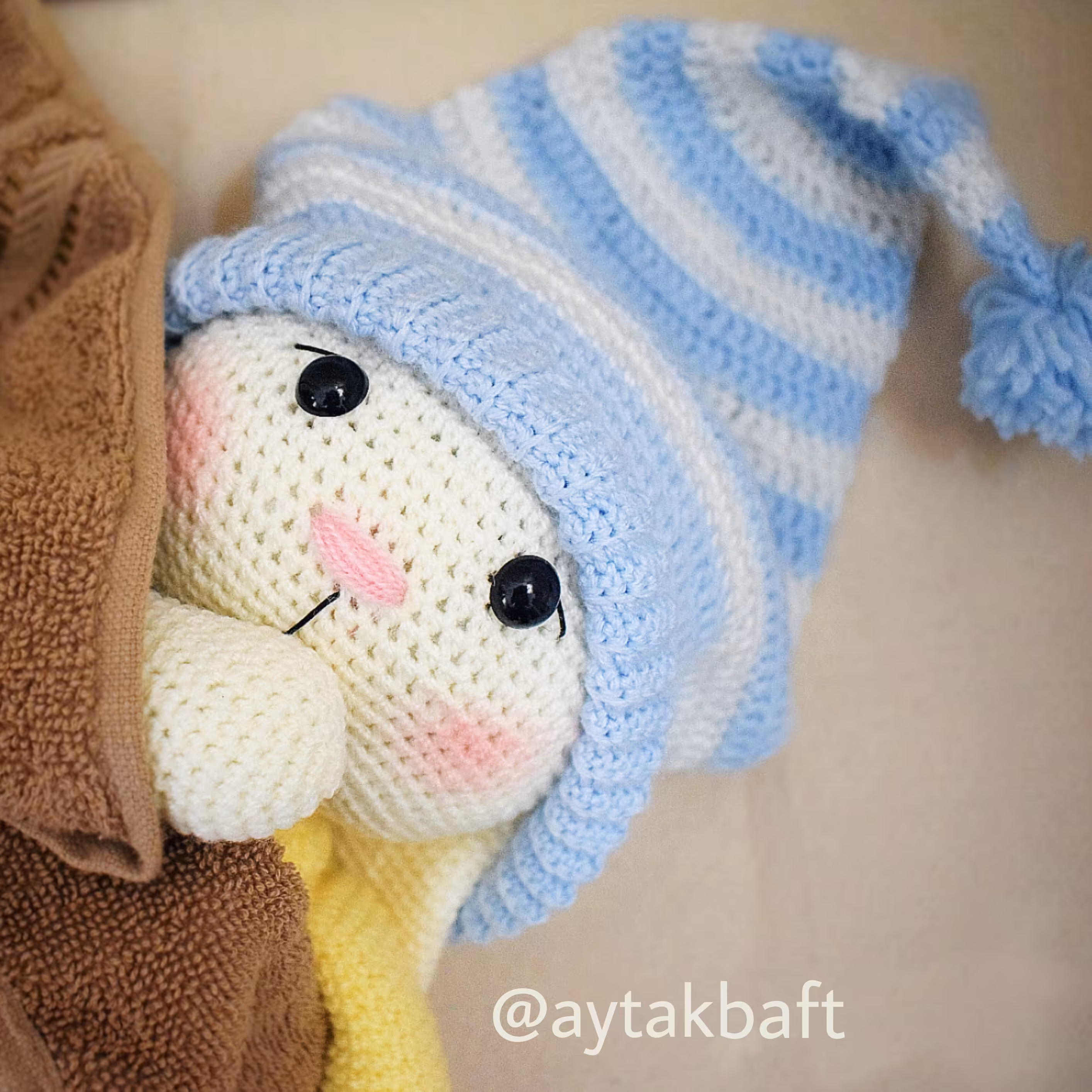 عروسک خرگوش(دستبافت)اُلیور