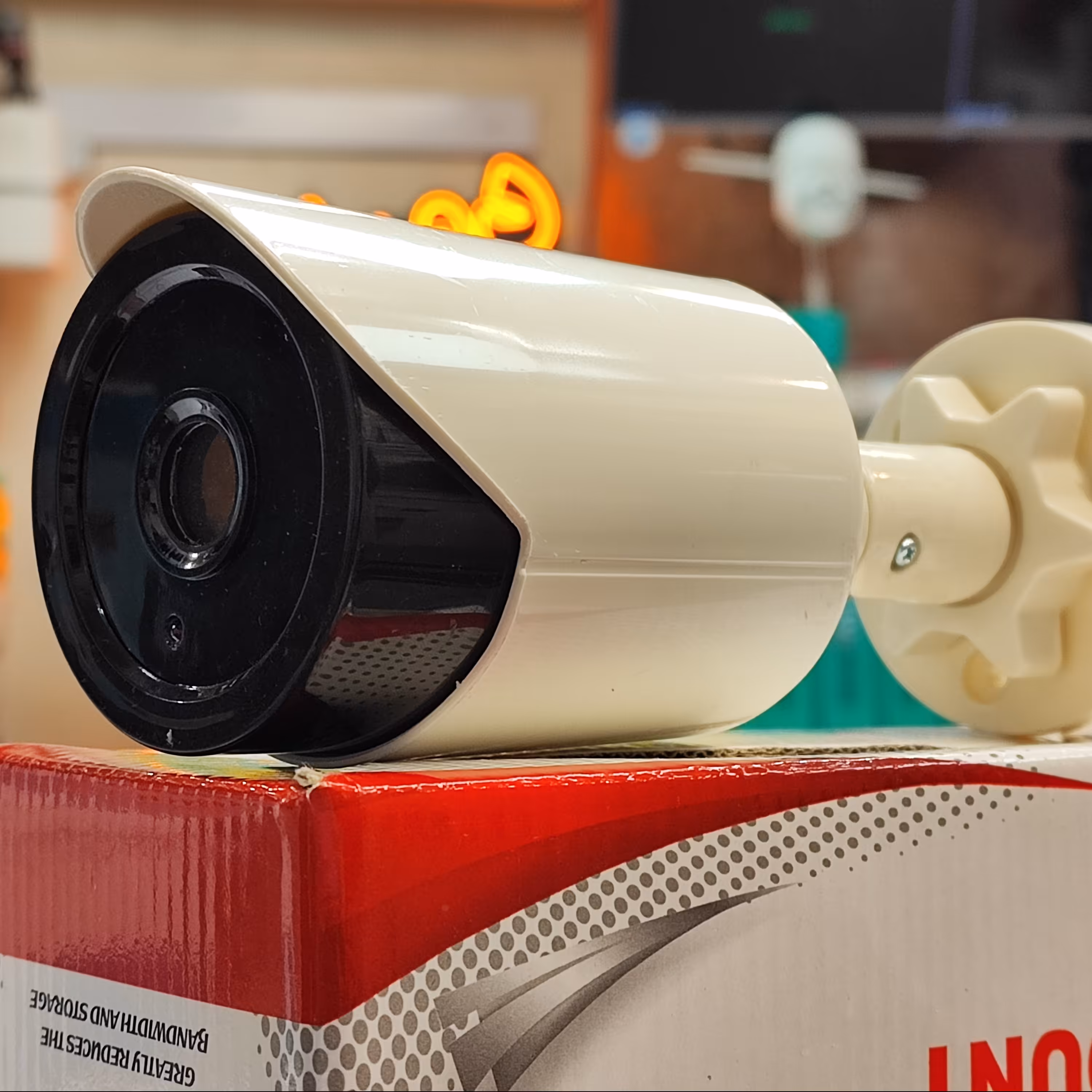 ماکت دوربین مداربسته بدون نیاز به برق (پس کرایه)