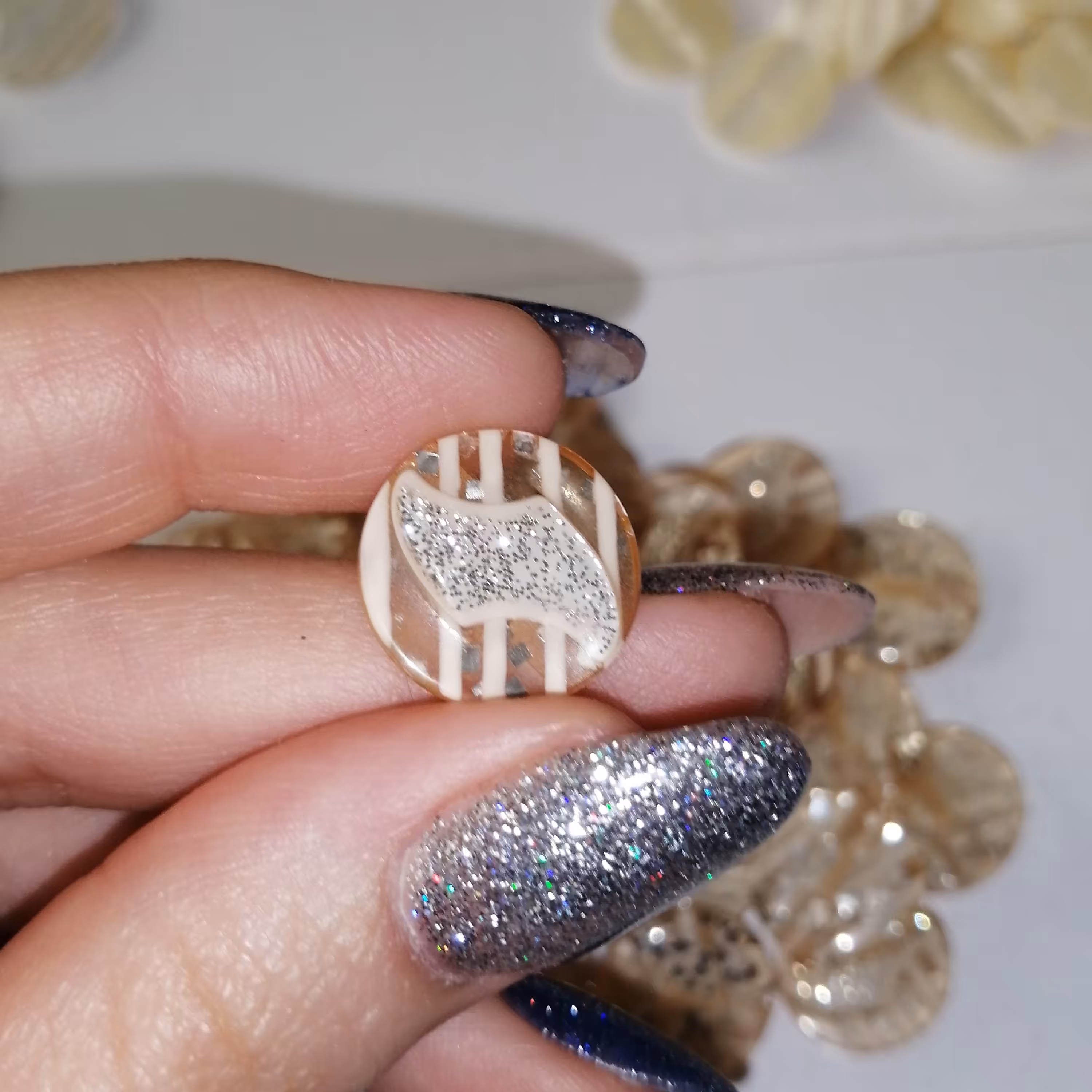  دکمه لباس هلویی دایره اکلیلی شیشه ای در دو سایز ،بسته  تکی 