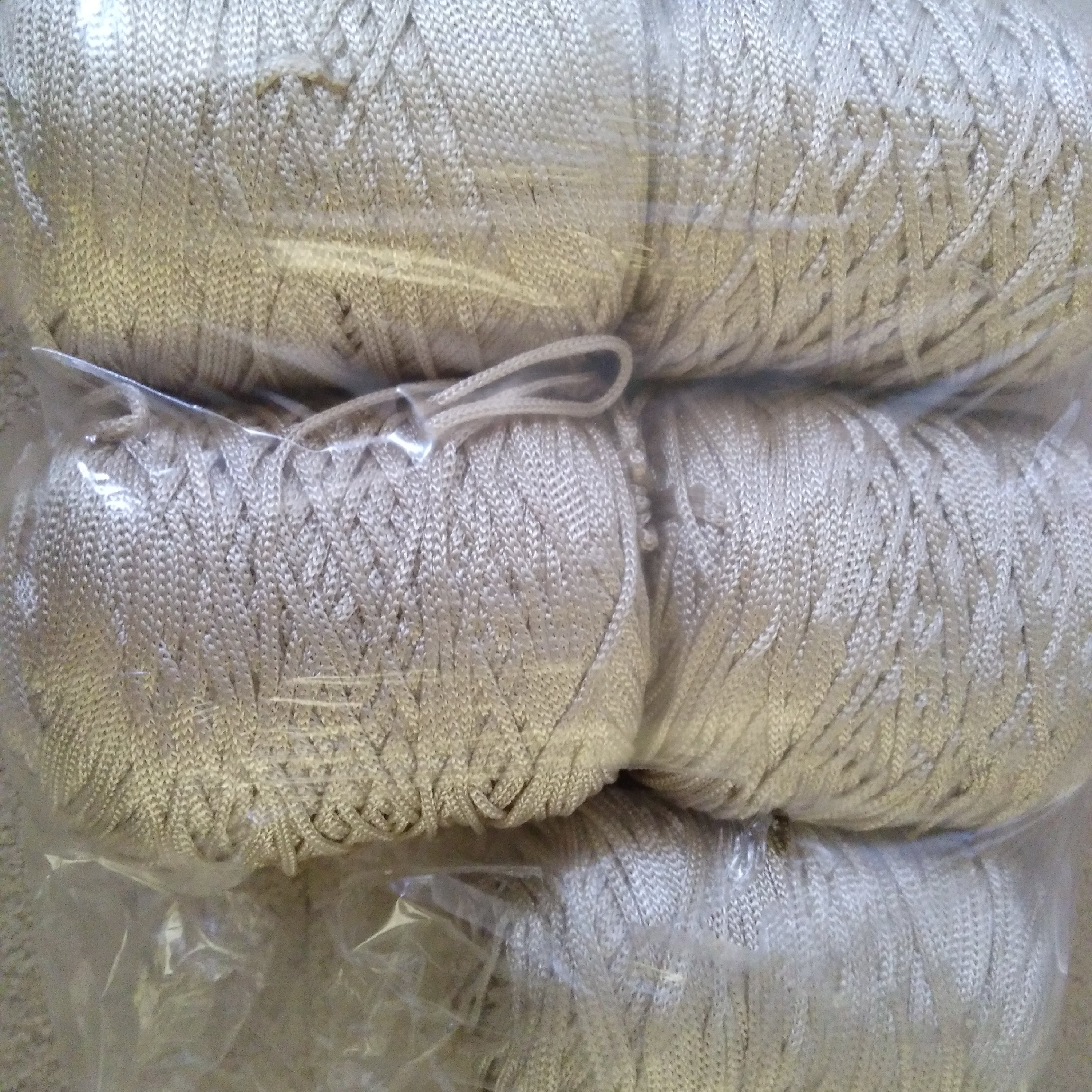 مکرومه دوسوزنه براق رنگ بژ روشن 250 گرمی
