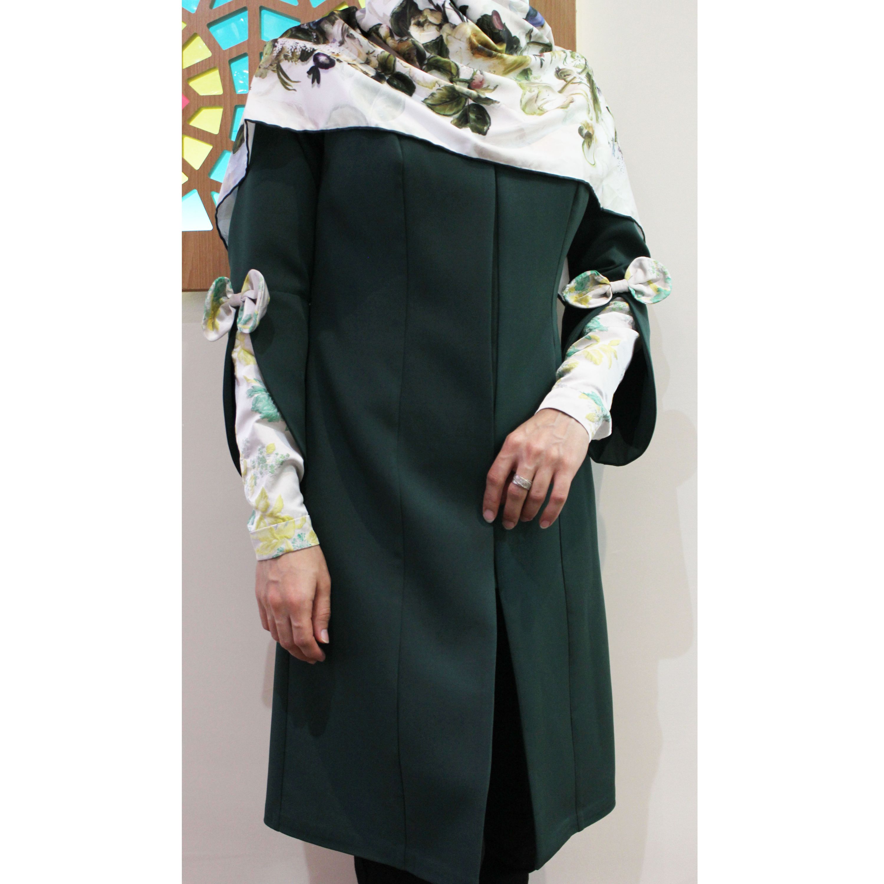 مانتوی پوشیده آستین لاله سبز