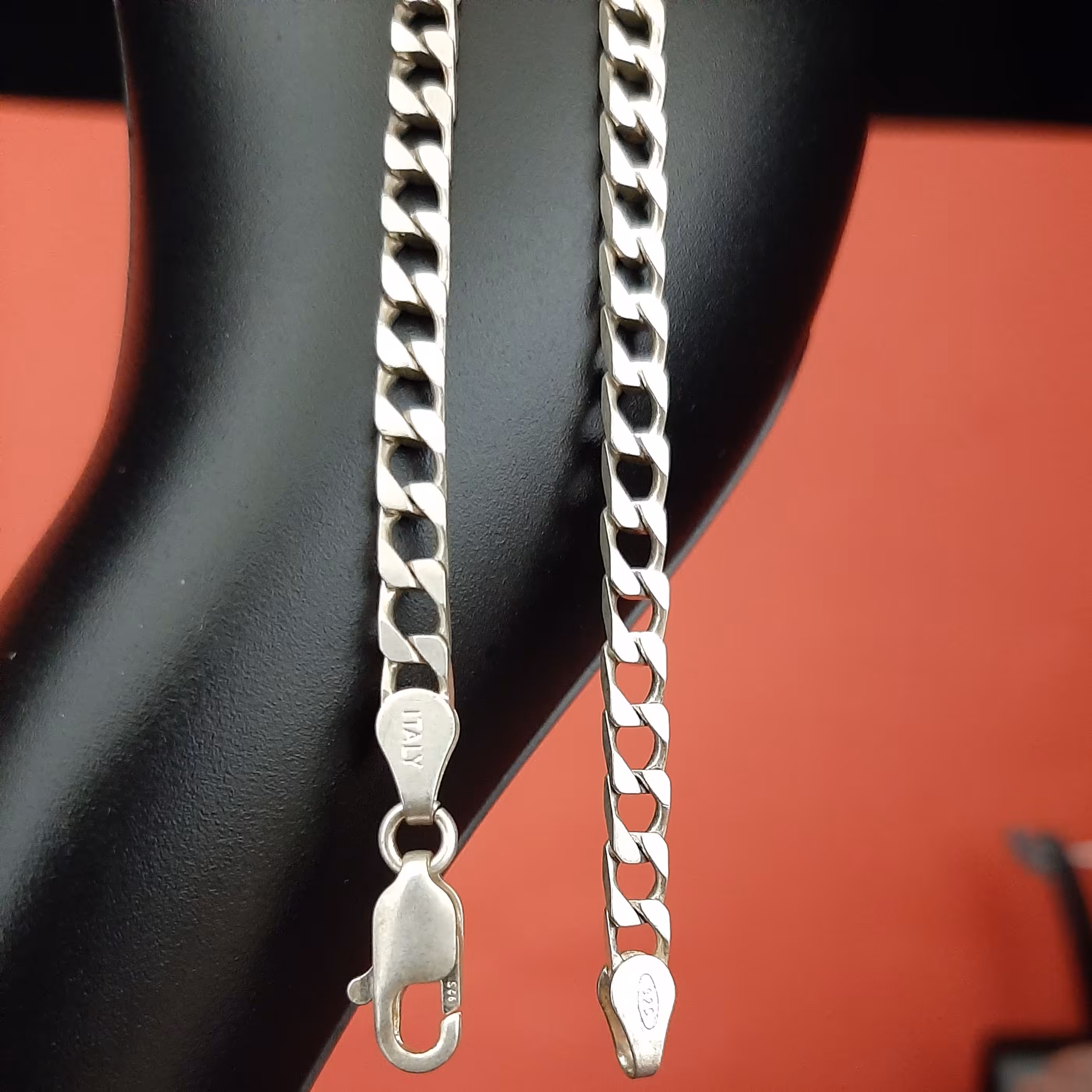 دستبند نقره مردانه ایتالیایی نقره ایتالیایی و ساخت ایتالیا طرح و مدل کارتیه جهارگوش مناسب برای آقایان و خانمها 