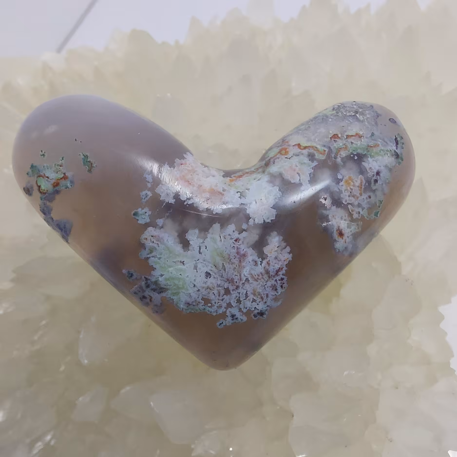 عقیق شجر شکوفه بهاره با تراش فانتزی و پولیش آینه ای مناسب برای گردن آویز و کلکسیون