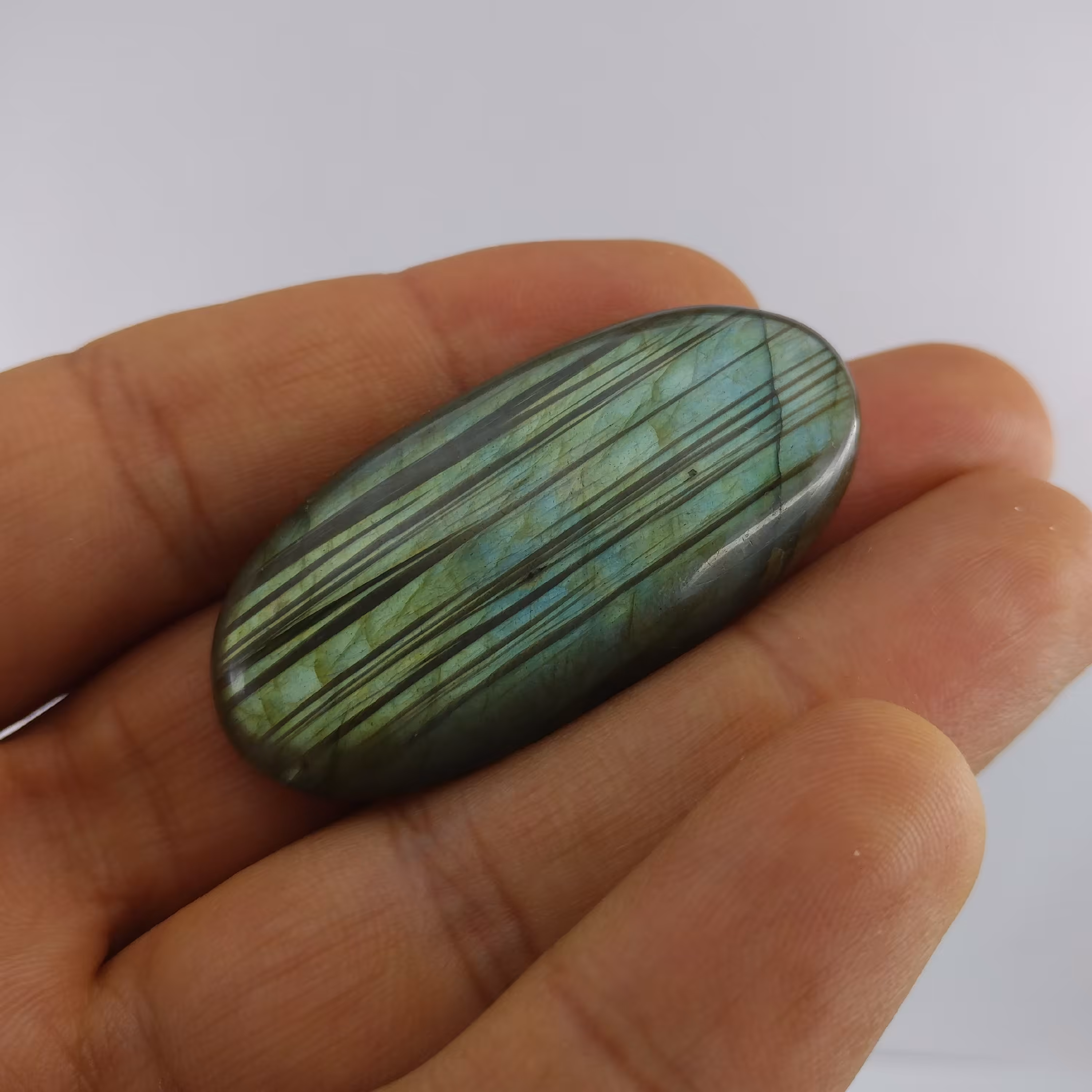 لابرادوریت درشت طبیعی با پدیده لابرادورسنسی عالی به وزن 16.20 گرم