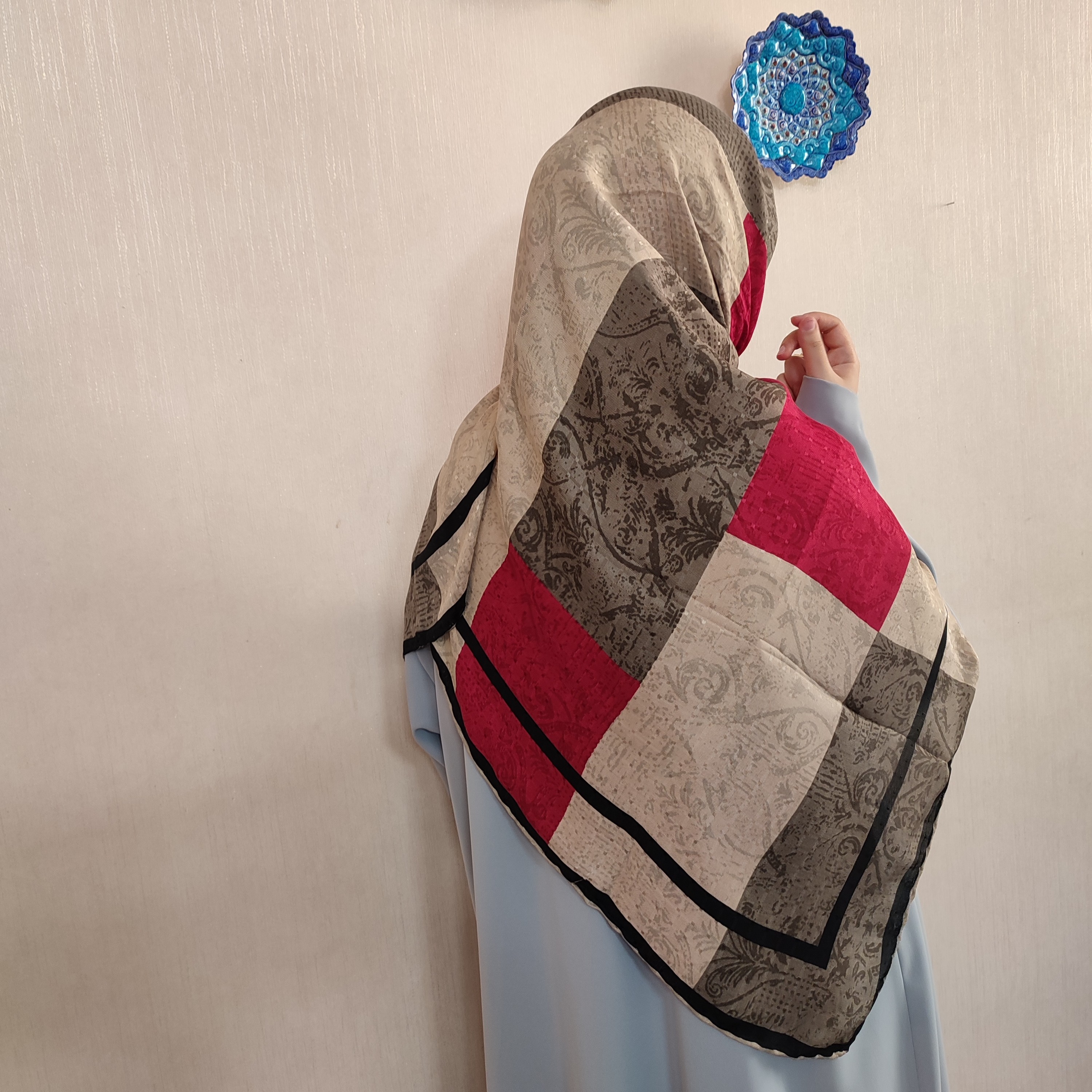 روسری نخی دور دست دوز جنس کشمیر قواره 125 در 5 رنگ
